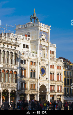 Torre Dell Orologio am Markusplatz Venedig Italien Stockfoto