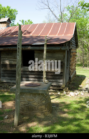 Eine Zisterne auf das Collier Gehöft in den Ozarks Tyler Bend Arkansas. Stockfoto