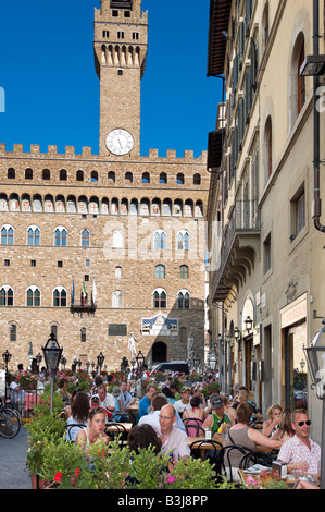 Restaurant vor dem Palazzo Vecchio auf der Piazza della Signoria, Florenz, Toskana, Italien Stockfoto