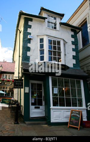 Außenansicht des Market Cross House gebaut in C.1718 auch bekannt als die Crooked House of Windsor Stockfoto