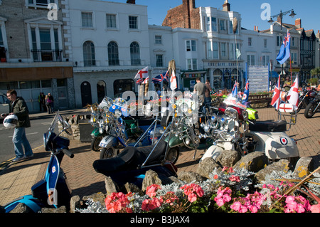 Scooterists und Roller auf der Lambretta Club GB Isle Of Wight Rallye 2008 Stockfoto