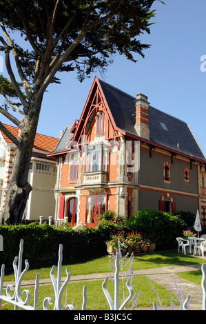 Ein Haus mit typischen "Belle Epoque" späten XIX und Anfang XX Jahrhundert klassische bürgerliche Architektur; in Royan, France Stockfoto