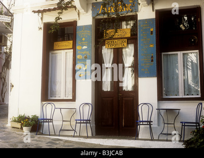 Taverne, Skopelos-Stadt auf der griechischen Insel Skopelos, Sporaden, Griechenland Stockfoto