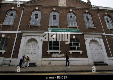 Brick Lane The Brick Lane Jamme Mosjid The London Jamme Masjid befindet sich in den Spitalfields, London Großbritannien Stockfoto