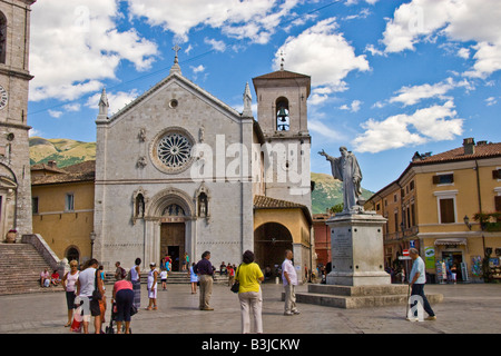 San Benedetto Kirche Norcia Perugia Umbrien Italien gotischen Stil vier Evangelisten Marktplatz geschlossen, überdachte Getreide, Getreide Stockfoto