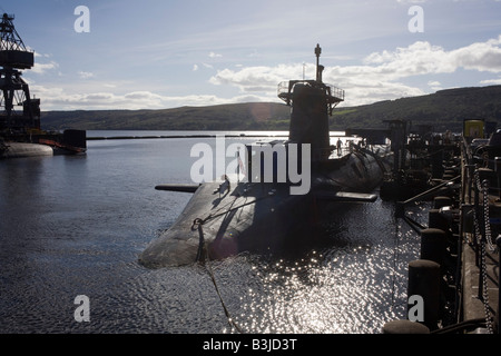 HMS Vigilant, 15.000 Tonnen britischen Avantgarde-Klasse Atom-u-Boots angedockt an HM Naval Base Clyde, Faslane, Schottland Stockfoto