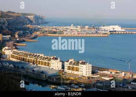 Panoramablick auf Dover Hafen gesehen von westlichen Höhen Stockfoto