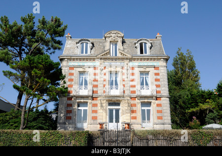 Ein Haus mit typischen "Belle Epoque" späten XIX und Anfang XX Jahrhundert klassische bürgerliche Architektur; in Royan, France Stockfoto