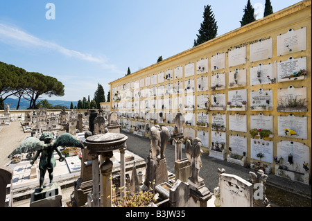 Cimetario Delle Porte Santo durch die Kirche von San Miniato al Monte, Florenz, Toskana, Italien Stockfoto