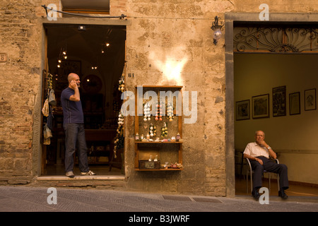 Street Cafe, San Gimignano, Toskana, Italien Stockfoto