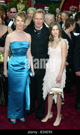 STING-UK-Sänger mit Frau Trudie Styler und Tochter Coco im Jahr 2004 Stockfoto