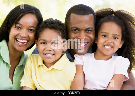 Familie im freien Lächeln Stockfoto
