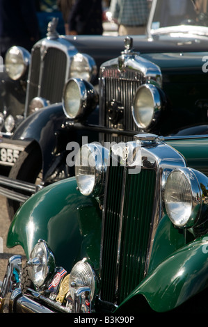 Oldtimer Vintage MG, Rover und Morris zeigt Heizkörper Features und Radkästen Stockfoto