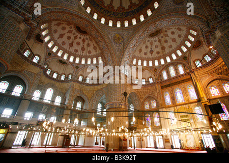 Mai 2008 - der Innenraum der blauen Moschee oder in seinem türkischen Namen Sultan Ahmet Camii Istanbul Türkei Stockfoto