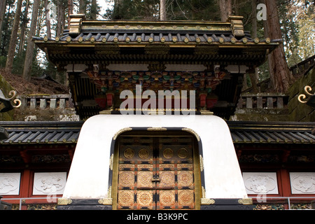 Der Shinto Taiyuin-Byo (Rinnoji Taiyuin) Tempel in Nikko, Japan. Dies ist das Mausoleum des dritten Tokugawa-Shogun Iemitsu. Stockfoto