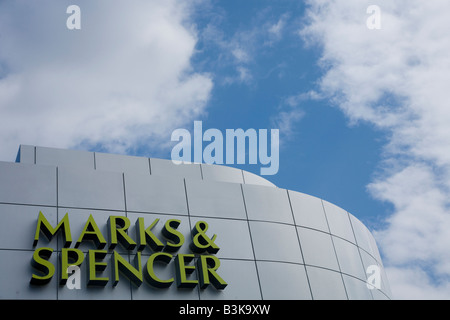 Marks und Spencer Store Cribbs Causeway Bristol an einem sonnigen Sommertag England Großbritannien GB Großbritannien britische Inseln Stockfoto