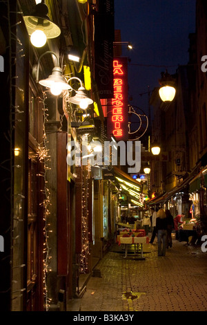 Neon beleuchtet Außenbereich des Restaurants entlang der Rue des Bouchers, Brüssel-Belgien Stockfoto