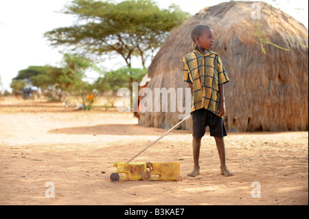 Mayow Yusuf Isack 7 mit seinem LKW aus Kunststoff-Behälter in Belet Amin ein Lager für Vertriebene Somalis gemacht. Stockfoto