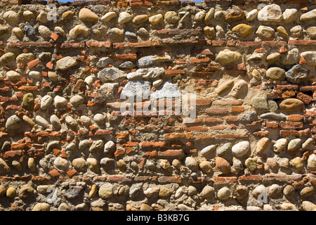 Mauerwerk im Inneren des Palastes der Könige von Mallorca in Perpignan in Südfrankreich Stockfoto