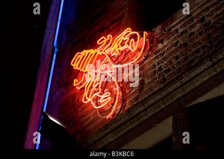 Neon beleuchtet Außenbereich des Restaurants entlang der Rue des Bouchers, Brüssel-Belgien Stockfoto