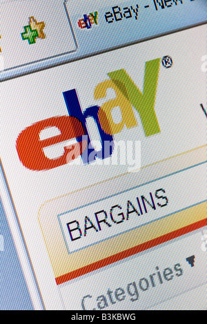 EBay-Website-Splash-Screen und Logo zeigt nach Schnäppchen suchen Stockfoto