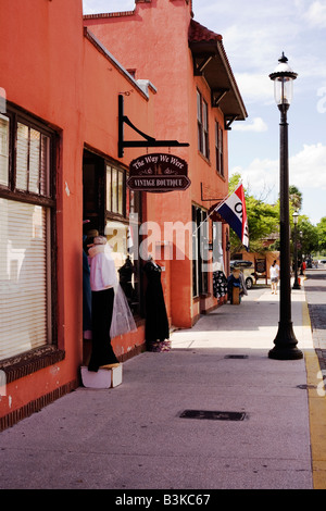 Geschäfte auf der Charlotte Street im historischen Zentrum von St. Augustine Florida Stockfoto