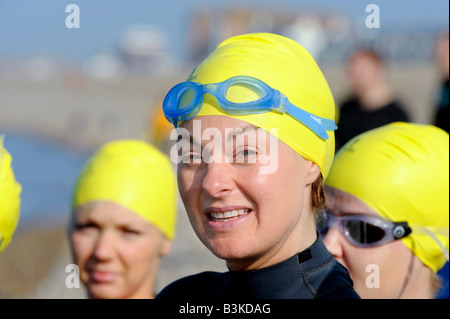 Damen am Start schwimmen Bühne von Seaford Triathlon schwimmen Bühne. Bild von Jim Holden. Stockfoto