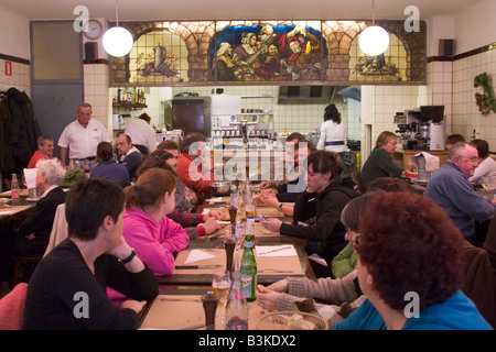 Beliebte Familien-Restaurant "Le Pre-Sale" verkaufen traditionelle belgischen Küche in Brüssel Belgien Stockfoto