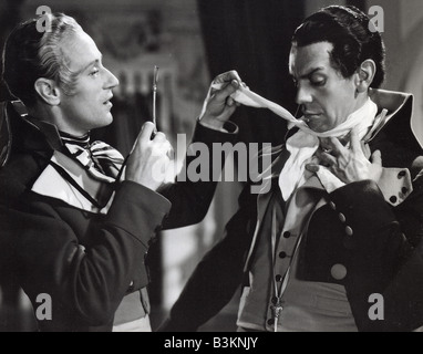 DIE SCARLET PIMPERNEL 1934 London Films Produktion mit Leslie Howard als Sir Percy auf der linken Seite und Raymond Massey als Chauvelin Stockfoto