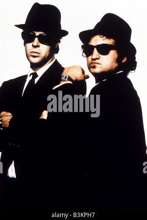 DIE BLUES BROTHERS 1980 Universal Film mit John Belushi und Dan Aykroyd auf der linken Seite Stockfoto