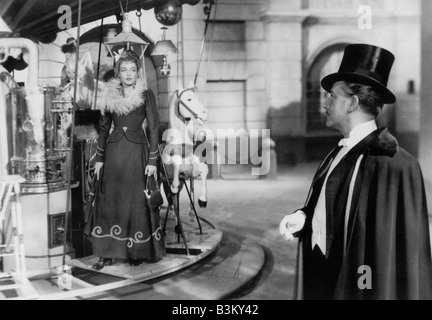 LA RONDE 1950 Sacha Gordine Film mit Anton Walbrook auf der rechten Seite Stockfoto