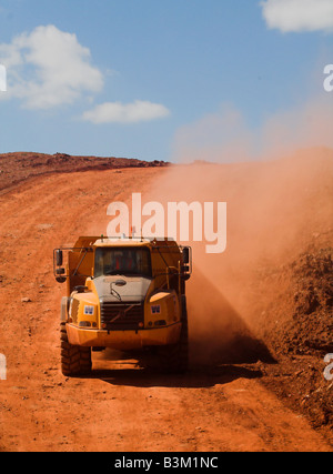 Artikuliert Hauler Staubwolke Stockfoto