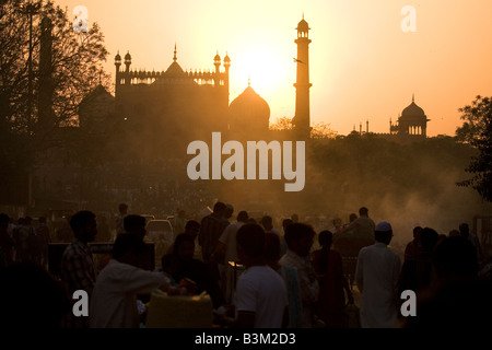 Sonnenuntergang über der Jama Masjid in Alt-Delhi, Indien, das Jama Masjid ist die größte Moschee in Indien und wurde von Shahjahan gebaut. Stockfoto