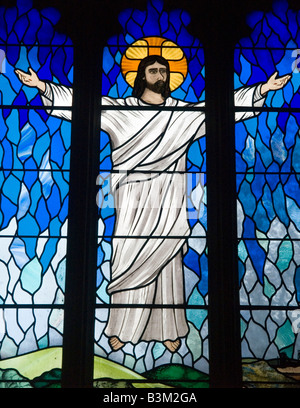 Nahaufnahme von einem Glasfenster in St.-Peter Kirche von England in Mansfield, Nottinghamshire, England UK Stockfoto