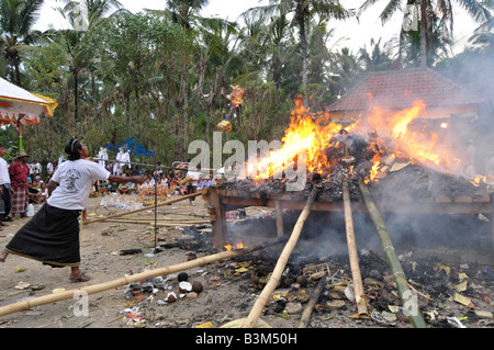 Masse Einäscherung Zeremonie, Klungkung, Bali, Indonesien Stockfoto