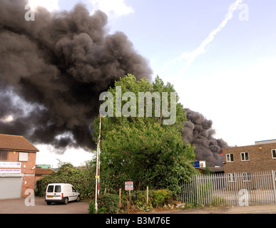 Feuer in Fabrik-Einheit Basildon, Essex Stockfoto