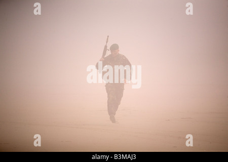 Die Royal Marines Commando Regiment Übungen Seaburn Beach an der Sunderland International Airshow 2008. Stockfoto