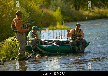 Fliegenfischen Sie am unteren Owyhee River ein blaues Band Bachforelle Fischerei im südöstlichen Oregon Stockfoto