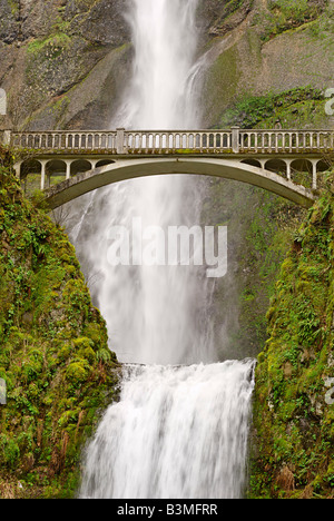 Nahaufnahme der Multnomah Falls in der Columbia River Gorge Stockfoto