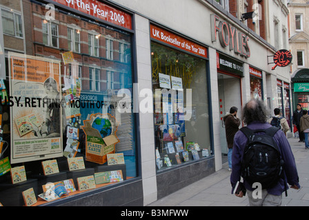 Foyles Buchhandlung in Charing Cross Road London England Stockfoto