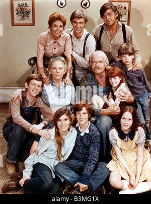 DIE WALTONS uns Lorimar Fernsehreihe 1972 bis 1981 mit obere Reihe von links: Michael Learned (sic), Richard Thomas und Ralph Waite Stockfoto