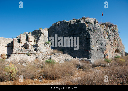 Ruinen des Bergfrieds auf den Fundamenten der lykischen Festung gebaut. Tlos, Türkei. Stockfoto