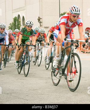 Weibliche Radfahrer antreten in der Tour of Missouri Radfahren Konkurrenz.  Kansas City, Missouri, USA. Stockfoto