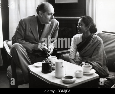 ROBERT ROSSELLINI italienischer Regisseur und Drehbuchautor mit seiner Frau Sonali Stockfoto