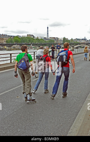 Frankreich Paris Inlineskaten an der Seine an einem Sonntag Nachmittag in Paris Stockfoto