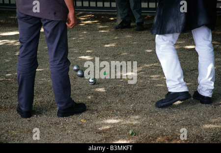 Frankreich Paris Männer spielen die beliebten französischen Partie Boule in Paris Stockfoto