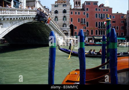 Italien Venedig die historischen Rialto Brücke Ponte di Rialto-Brücke überquert den Canal Grande in Venedig Stockfoto