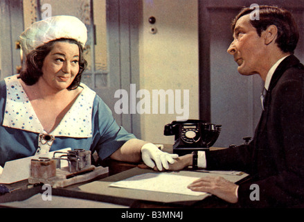 Rank Film CARRY ON LOVING 1970 mit Hattie Jacques und Kenneth Williams Stockfoto