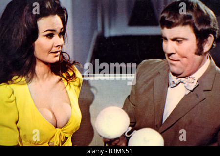 Rank Film CARRY ON LOVING 1970 mit Imogen Hassall und Terry Scott Stockfoto