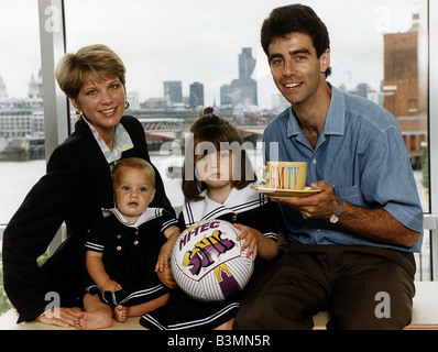 Gary Stevens TV Moderatorin Fußballspieler mit Familie DBase Stockfoto